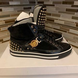 Versace men’s sneakers and belt